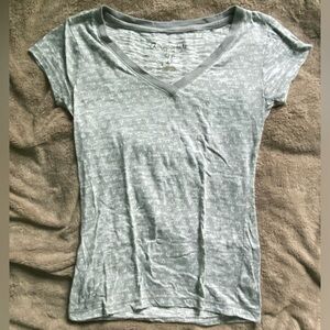 Aeropostale Gray V-Neck Triangle Patterned Women's T Shirt